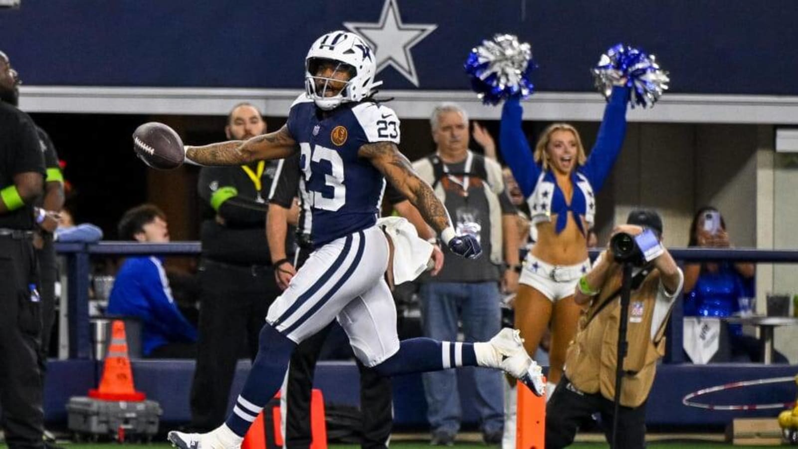 Ezekiel Elliott, Rico Dowdle splitting first-team reps at Cowboys OTAs