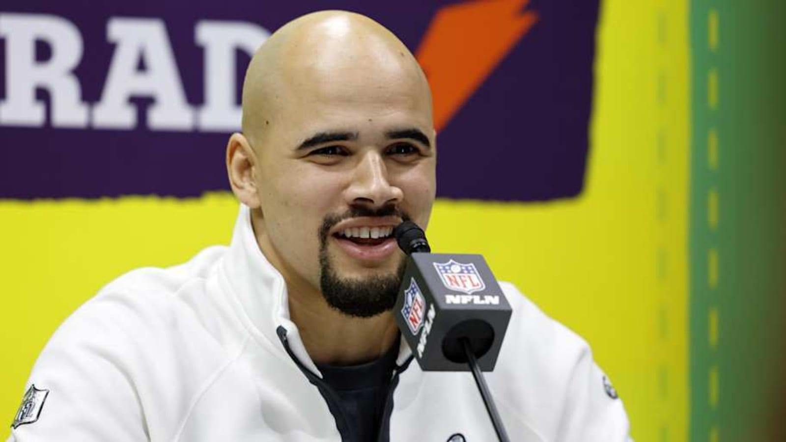 Eagles Sign Blockbuster Deal With Defensive Star