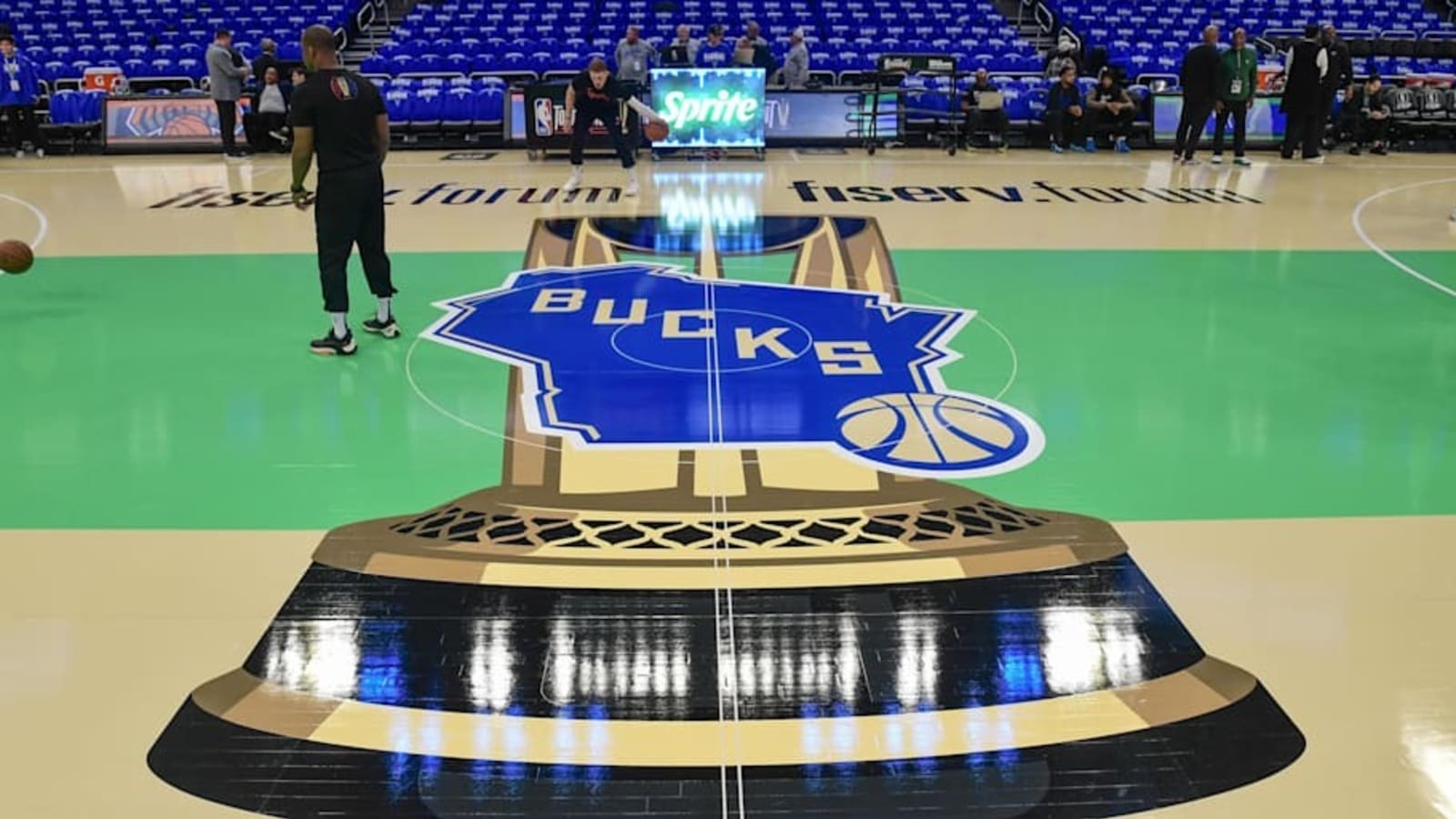 Free Agent Former Bucks Star Signs with West Contender