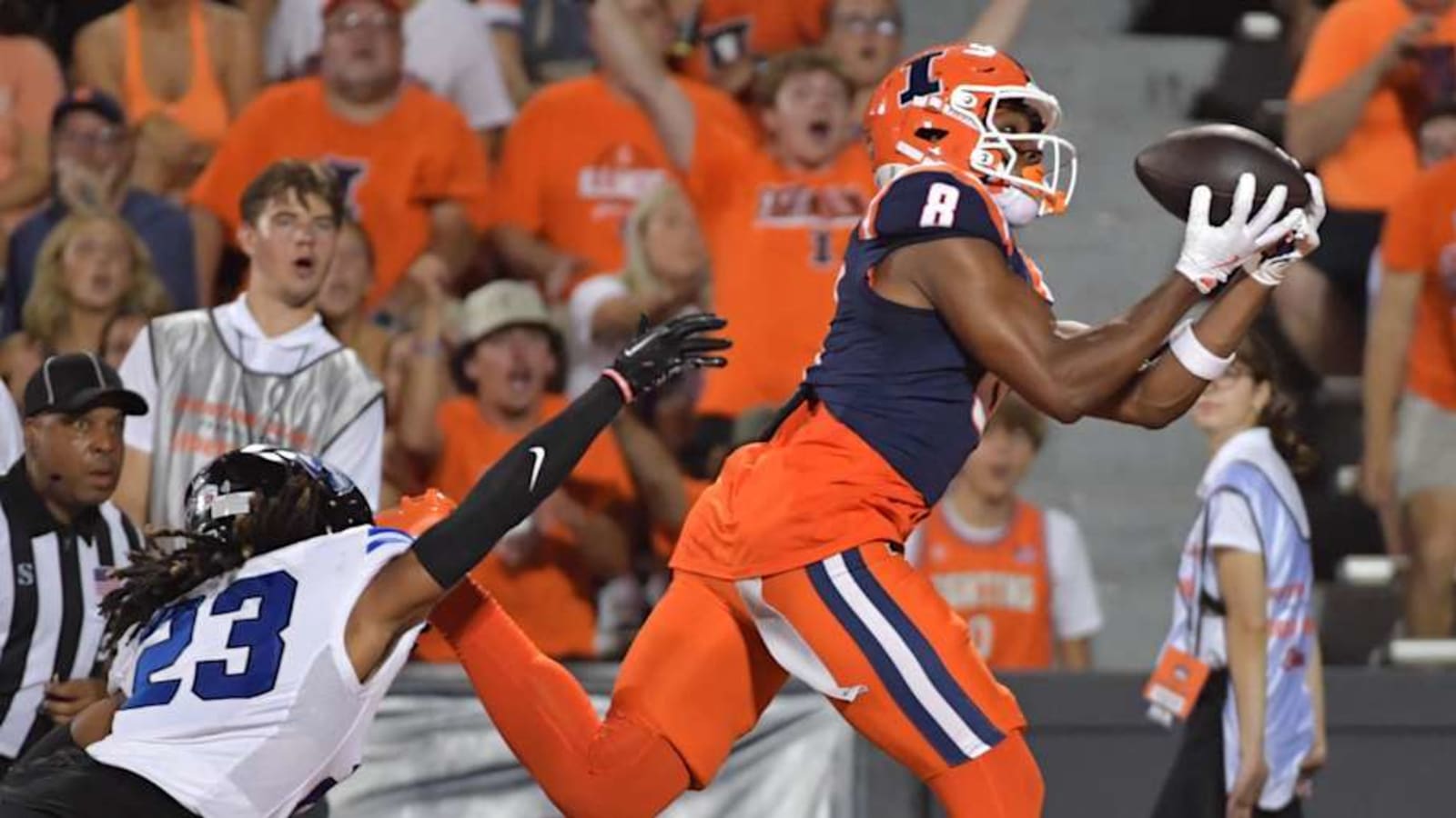 Illinois Football Suffers Huge Deficit, Injuries in First Half vs. Oregon