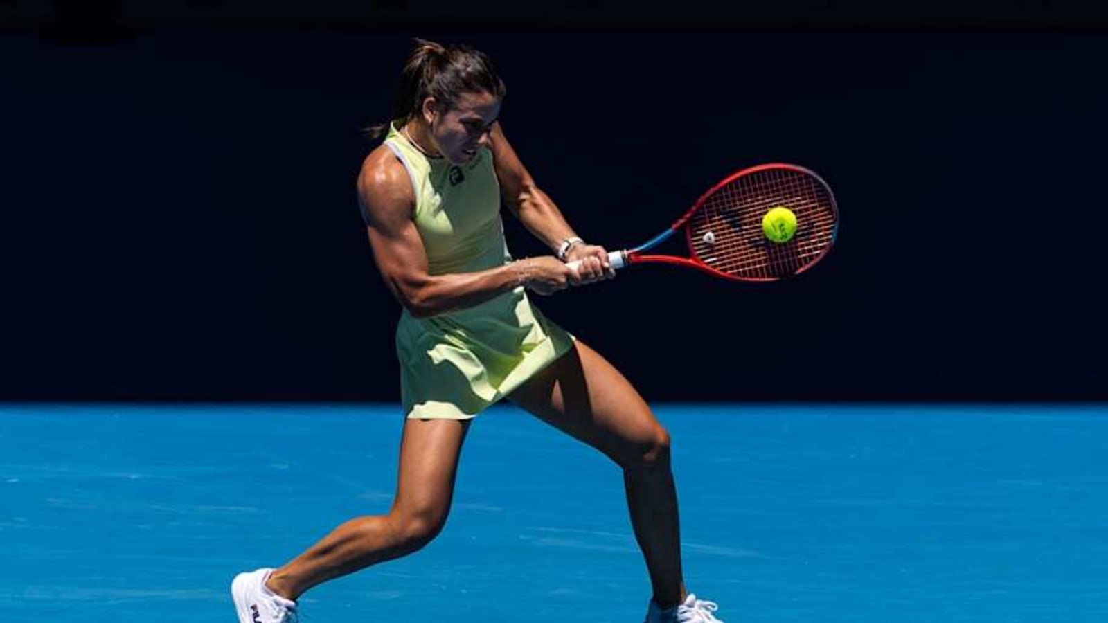 Australian Open: Emma Navarro Advances, Danielle Collins Eliminated