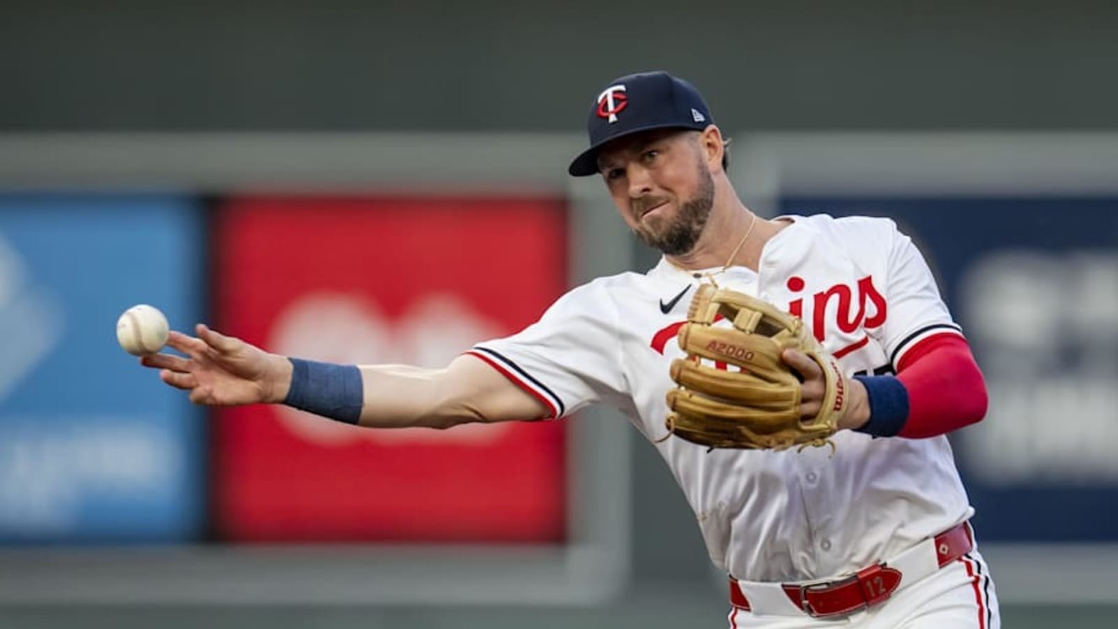 Report: Twins moving on from infielder Kyle Farmer
