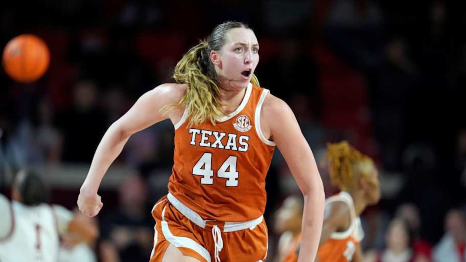 Texas Longhorns&#39; Veteran Taylor Jones Reflects on Journey in Sixth Season