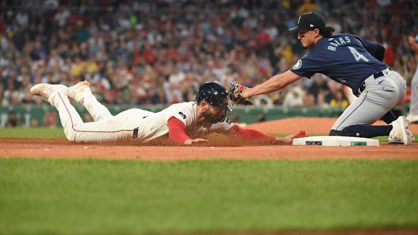 Seattle Mariners Third Baseman Snubbed For Gold Glove Consideration