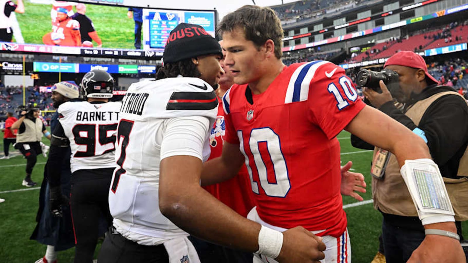 C.J. Stroud gives Drake Maye encouraging pep talk following Texans&#39; win in Week 6