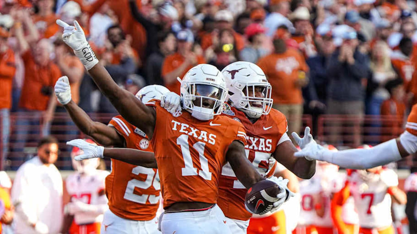 Texas Longhorns LB Colin Simmons in CFB Players to Watch List
