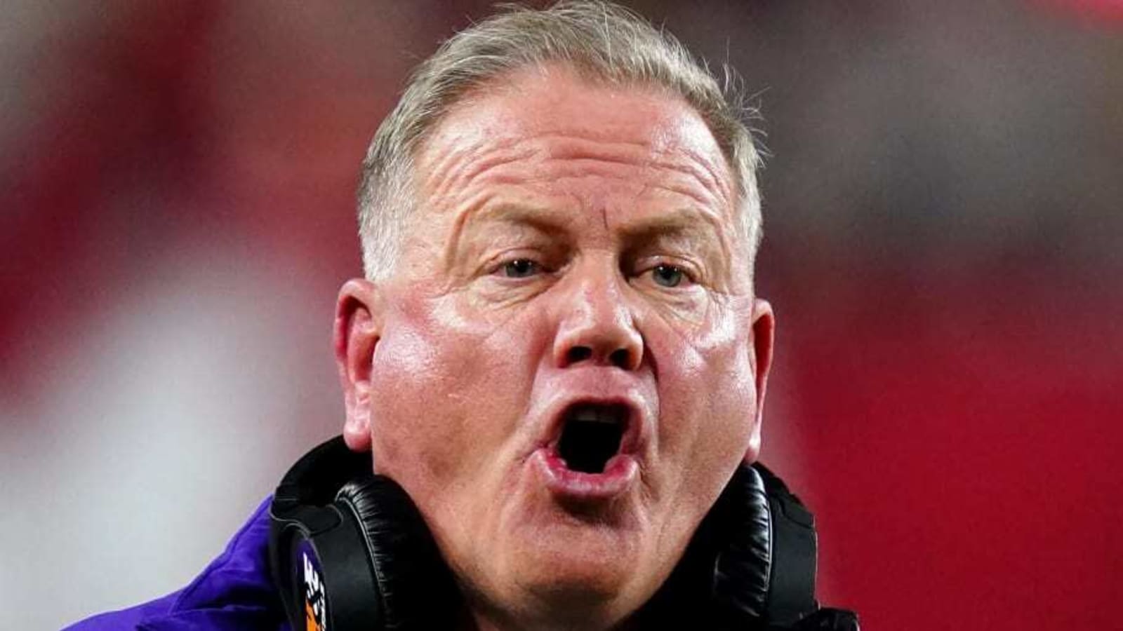Video: Enraged Brian Kelly pounds fist on table after LSU falls to USC