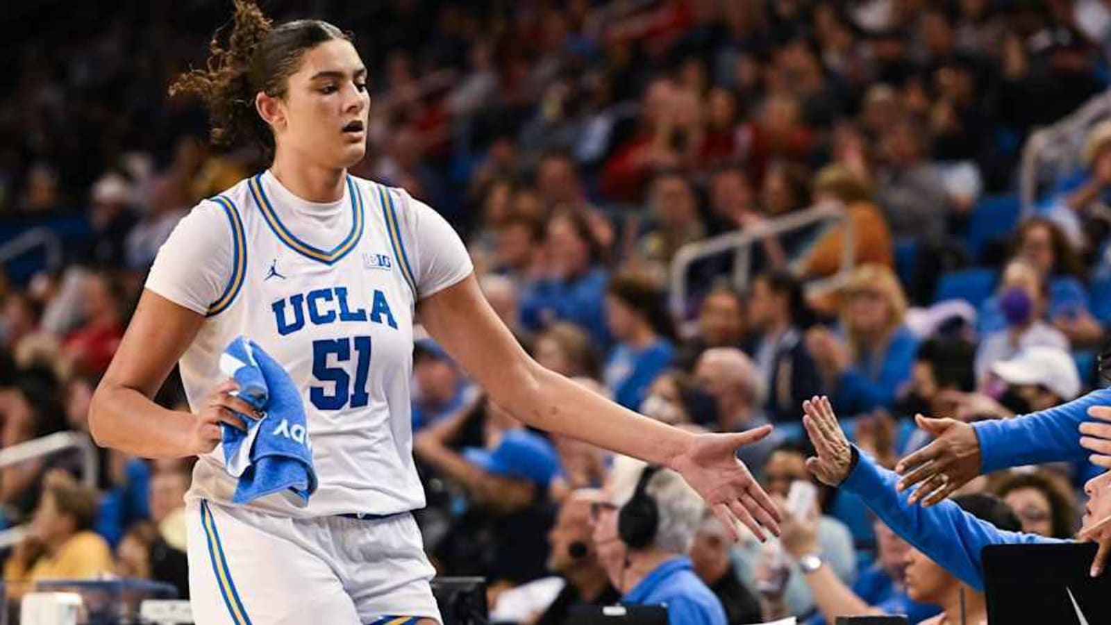 Betts&#39; Career High Powers UCLA to 20th-Straight Win