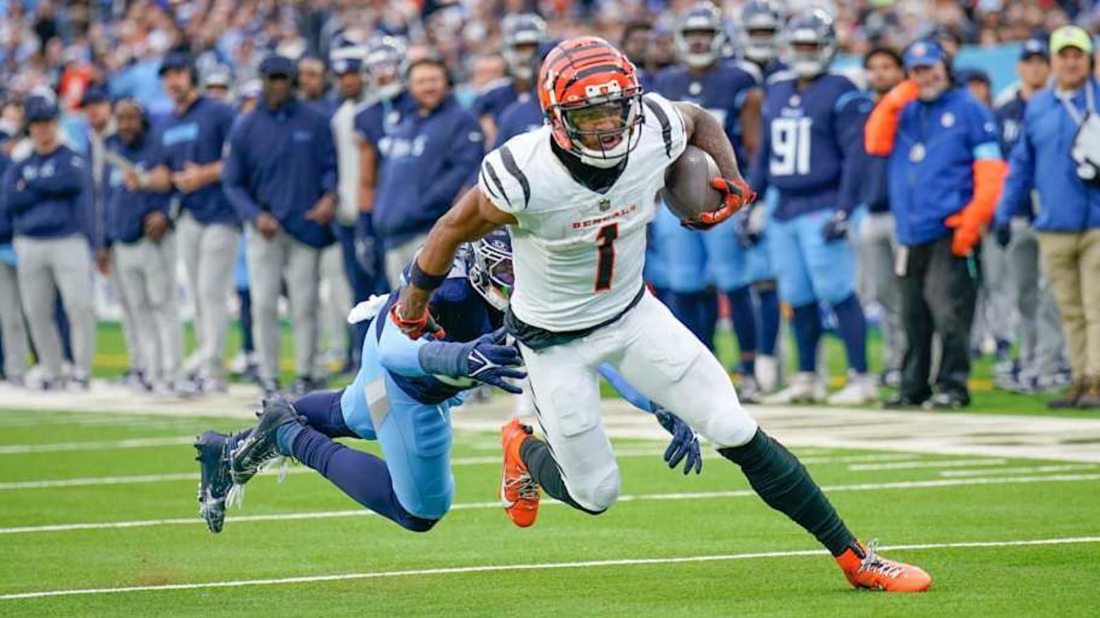  Bengals Star Ja&#39;Marr Chase Has Awesome Exchange With Titans Head Coach Brian Callahan
