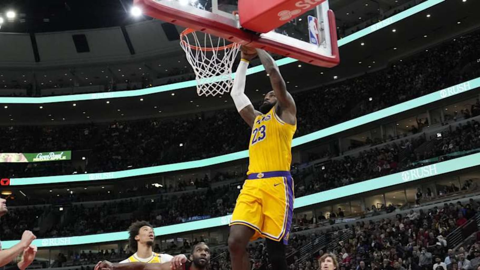 Luka Doncic And LeBron James Alley-Oop Went Viral In Lakers-Bulls Game
