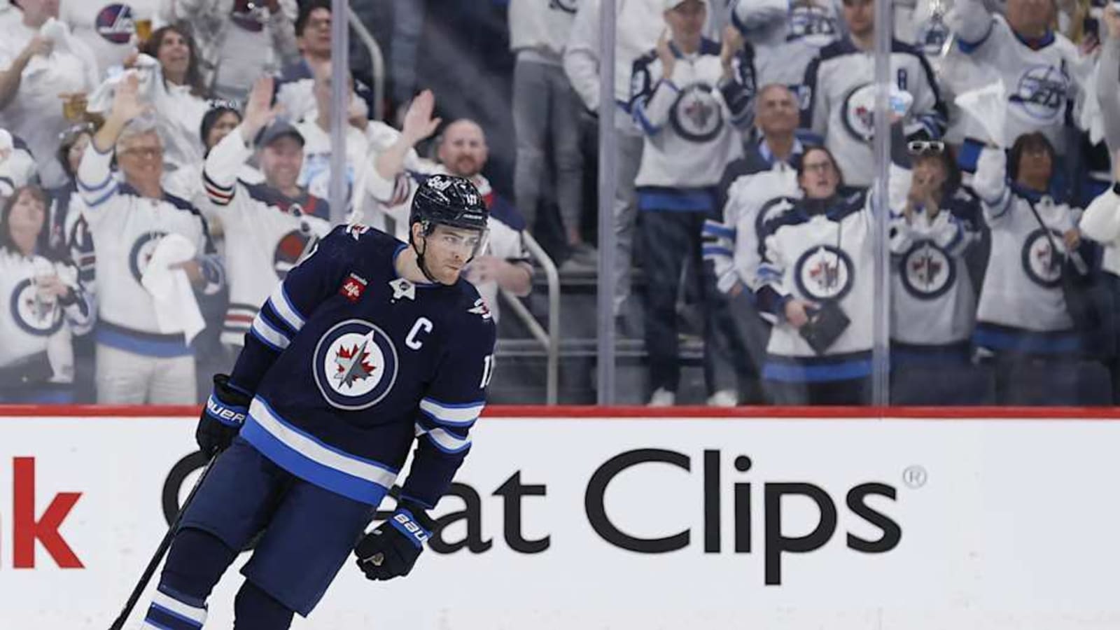 Watch: Jets Host Heart-Melting &#39;Pup&#39; Puck Drop