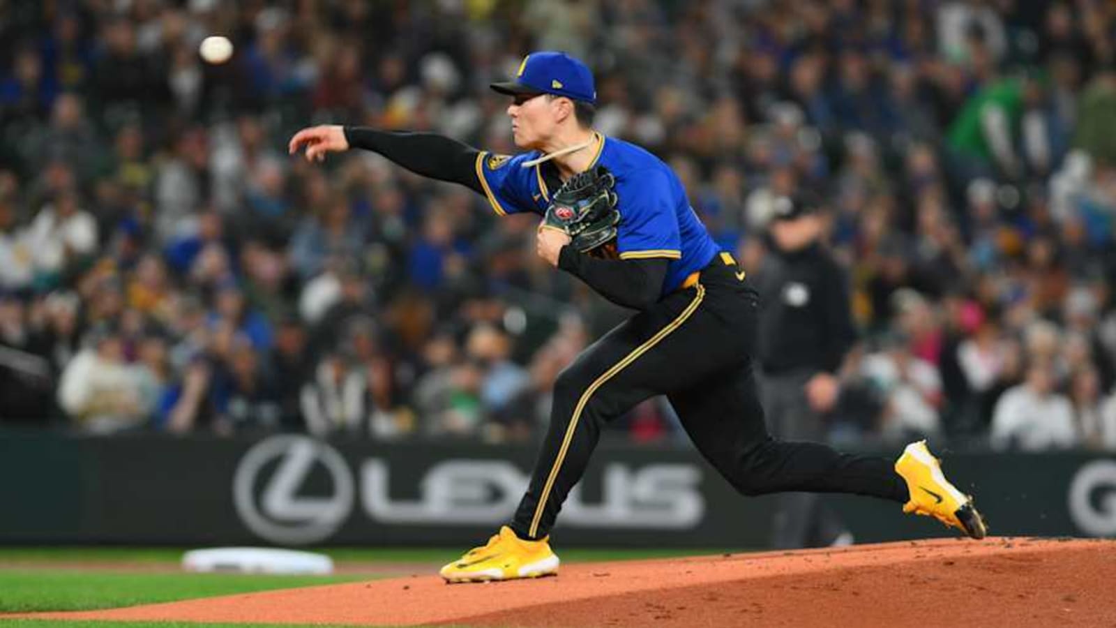 Seattle Mariners Edge Out Oakland Athletics in Packed T-Mobile Park