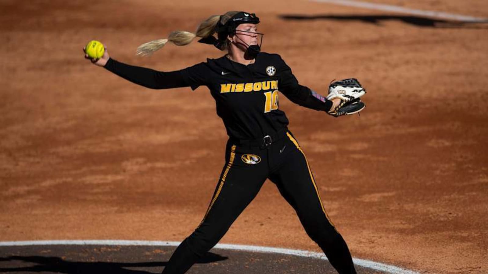 Mizzou Softball Falls to No. 1 Oklahoma to Open Series; The Buzz, Saturday March 21