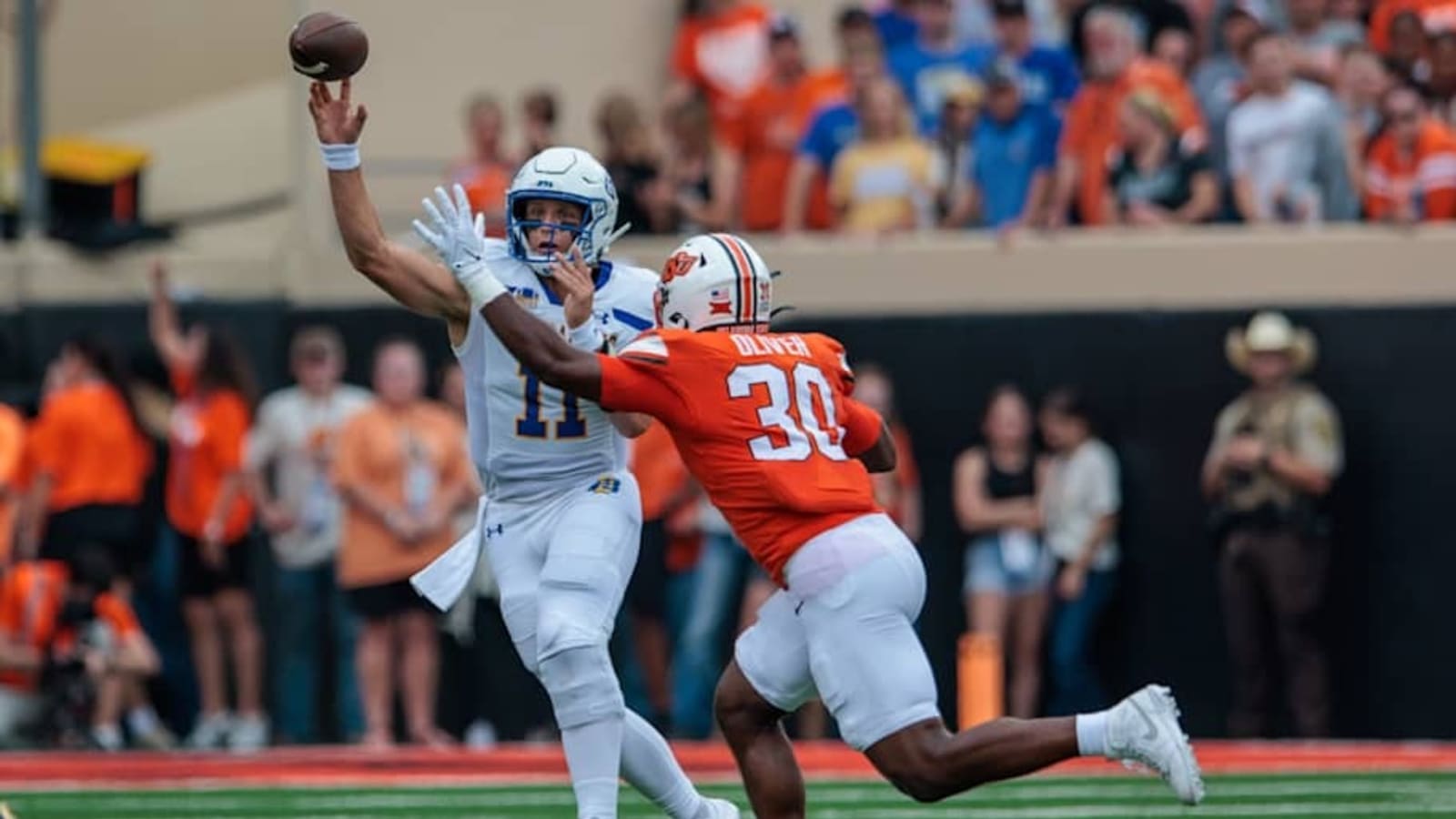 Oklahoma State Star LB Collin Oliver Declares for NFL Draft