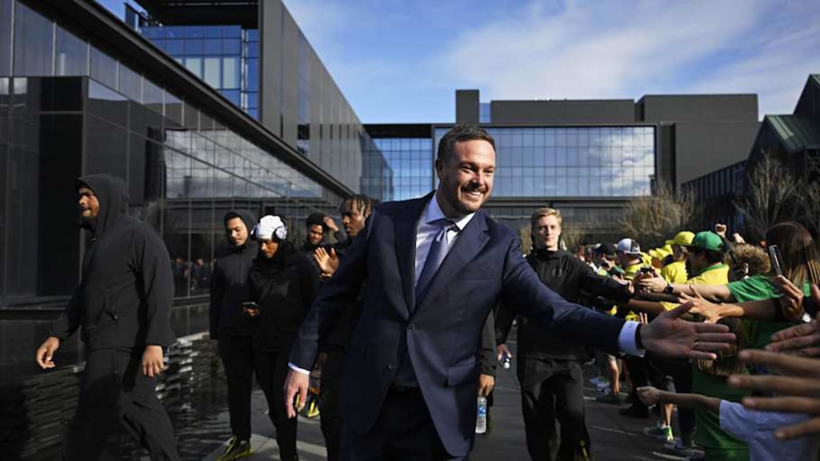 LIVE Score Updates Oregon Ducks vs. Illinois: Tight End Terrance Ferguson Out