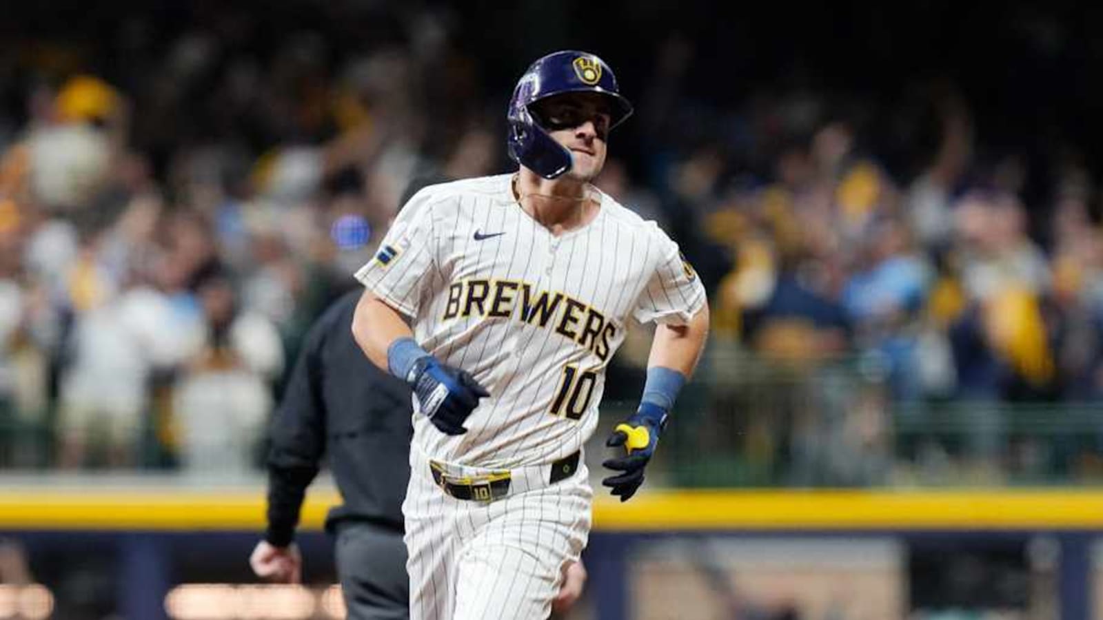 Brewers Gold Glove Winner Ranked 23rd Best Right Fielder In MLB
