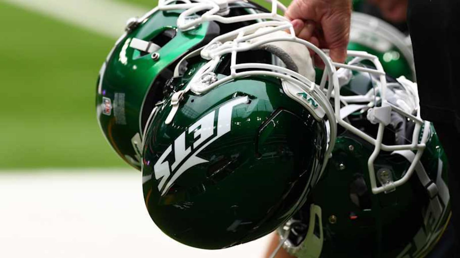 Jets Eyeing 21-Year-Old Star After He ‘Turned Heads’