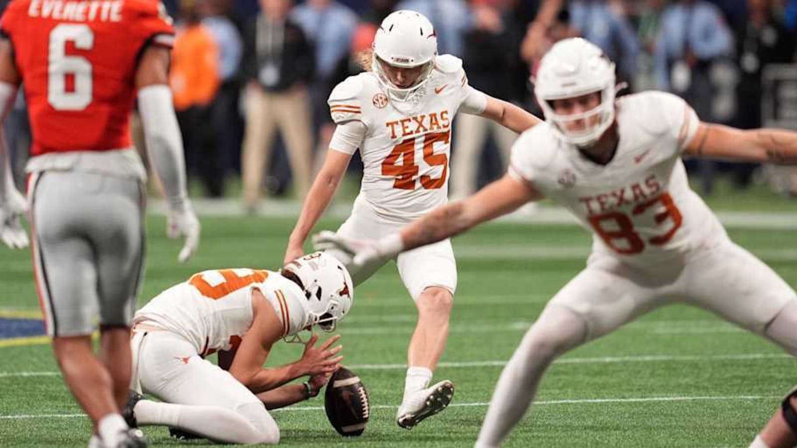 Texas Longhorns Rallying Behind Kicker Bert Auburn Despite Recent Struggles