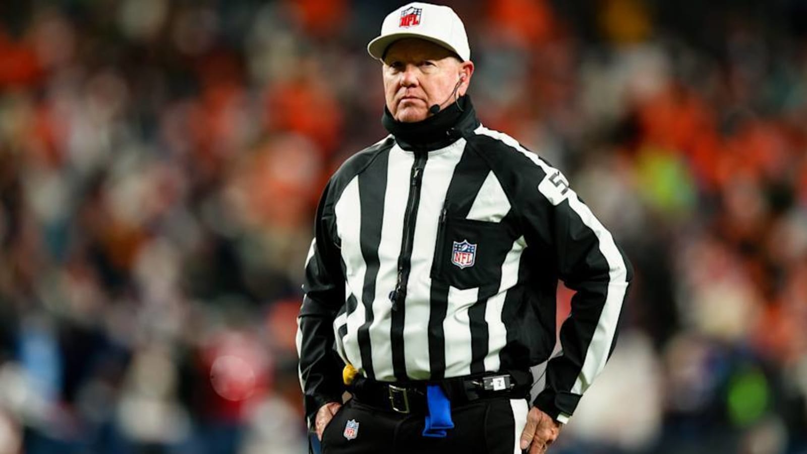 Who are the announcers and referees for Eagles vs. Buccaneers today?
