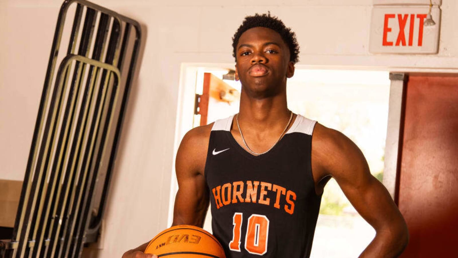 Local Legacy Guard Commits to Gators Basketball