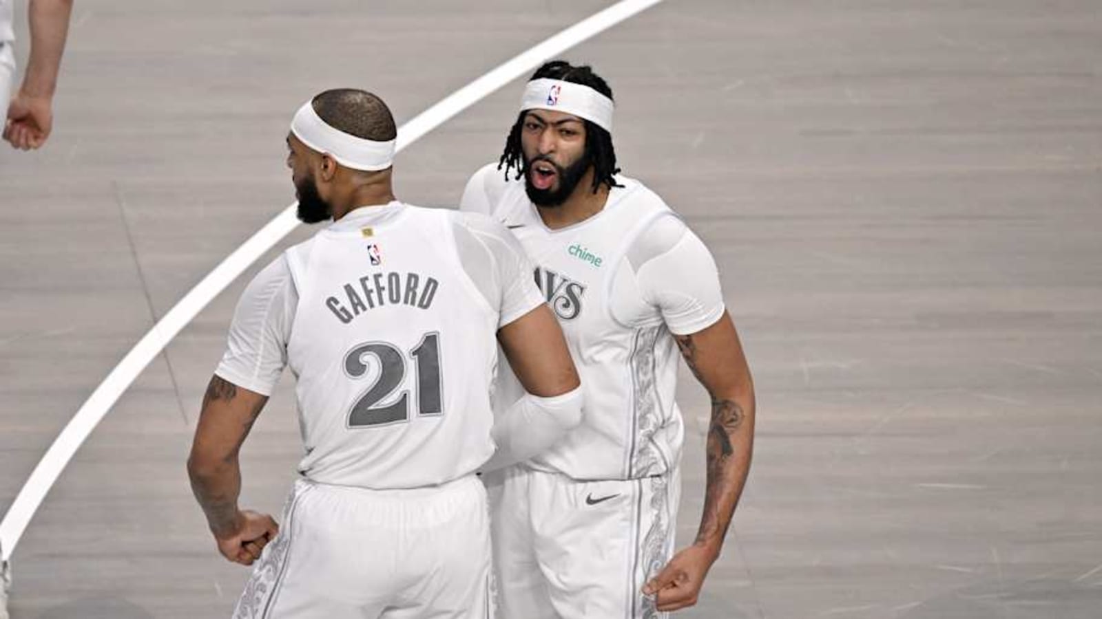 Anthony Davis earns Maverick teammate&#39;s respect by coming back from injury