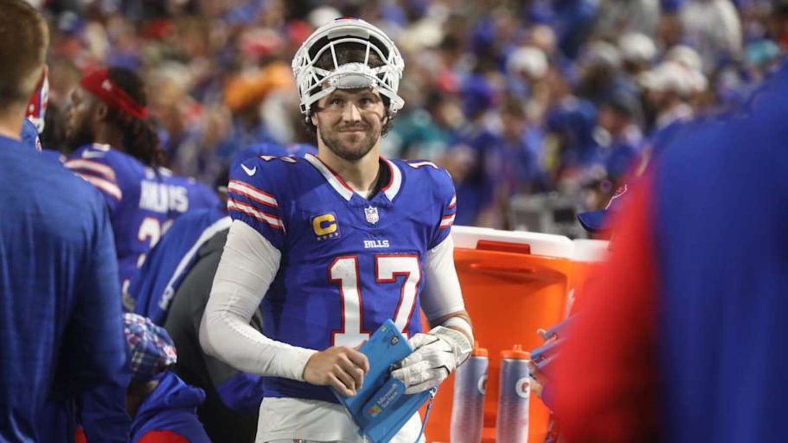 Josh Allen&#39;s girlfriend Hailee Steinfeld makes rare Bills game appearance
