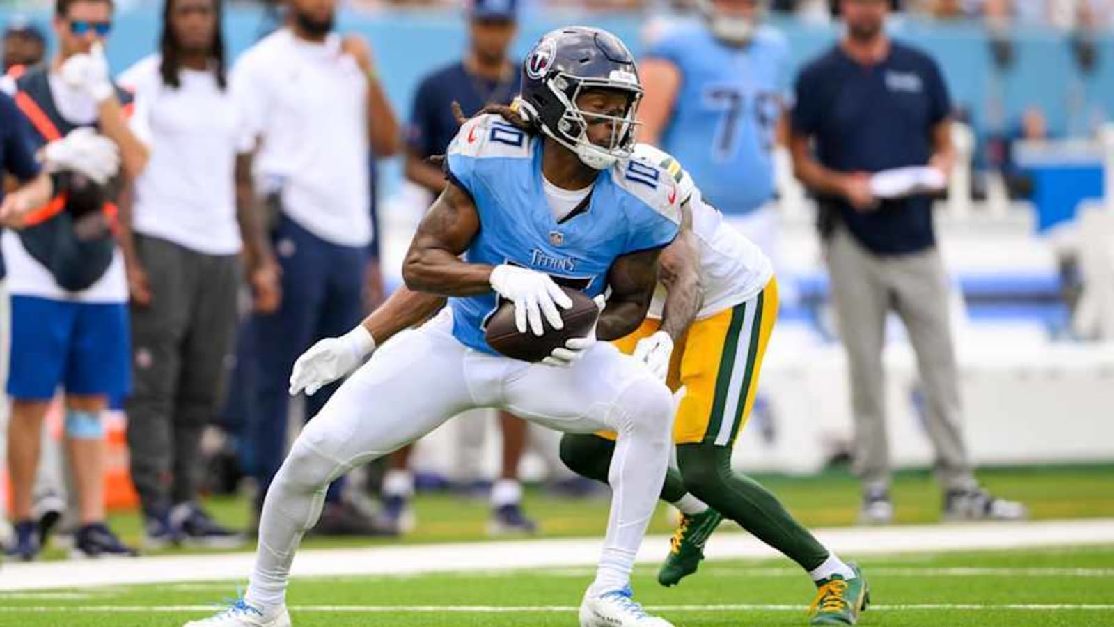 Blockbuster Proposal Sends Titans Star to Bills