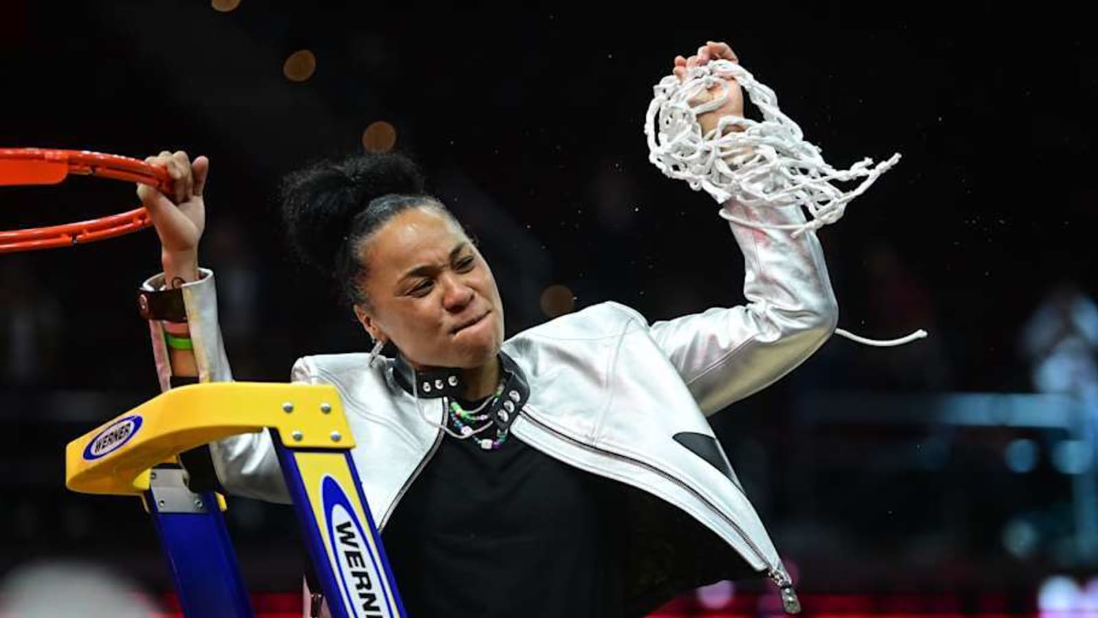 South Carolina Women&#39;s Basketball: Dawn Staley Becomes Highest Paid Coach in WCBB