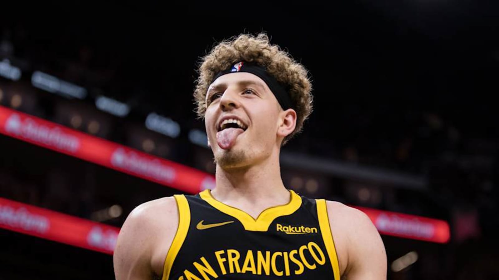 Golden State Warriors Player Makes Pass Of The Year Against Grizzlies