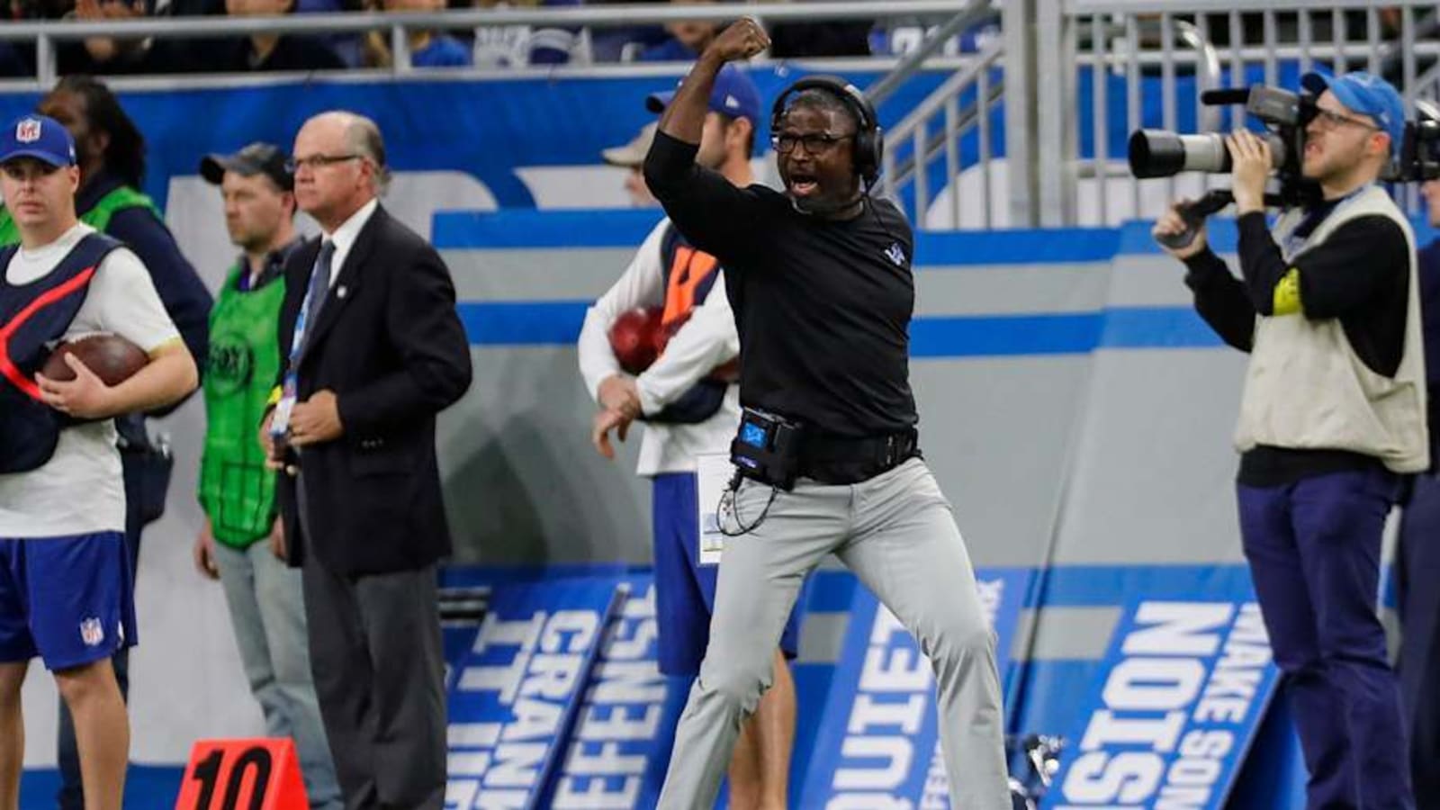Former New York Jets Star Aaron Glenn Interested in Team’s Head Coaching Job