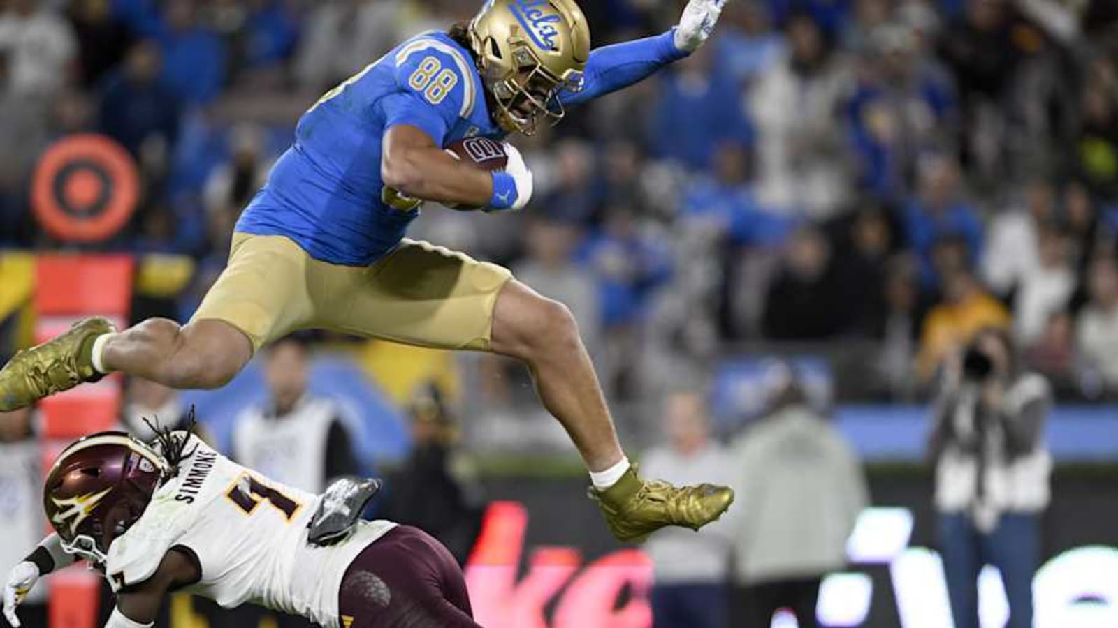 UCLA Senior Tight End Having Career Year