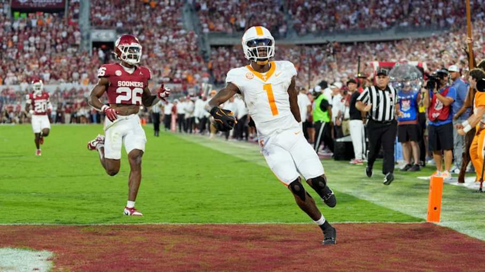 Tennessee Defeats Oklahoma 25-15 On The Road