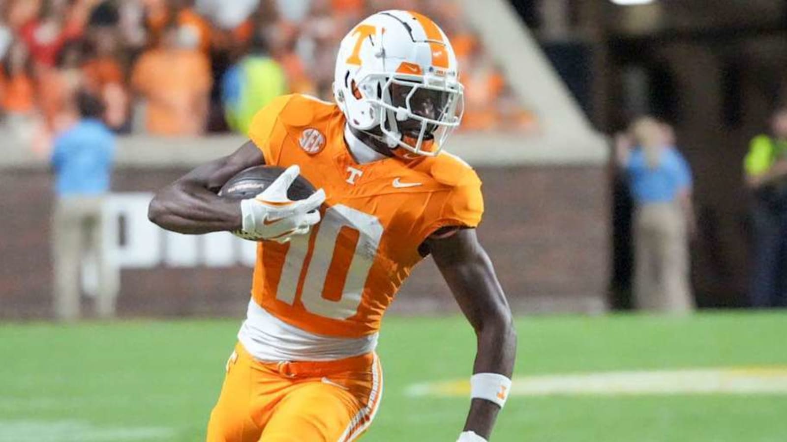 Tennessee Volunteers WR Mike Matthews Enters NCAA Transfer Portal