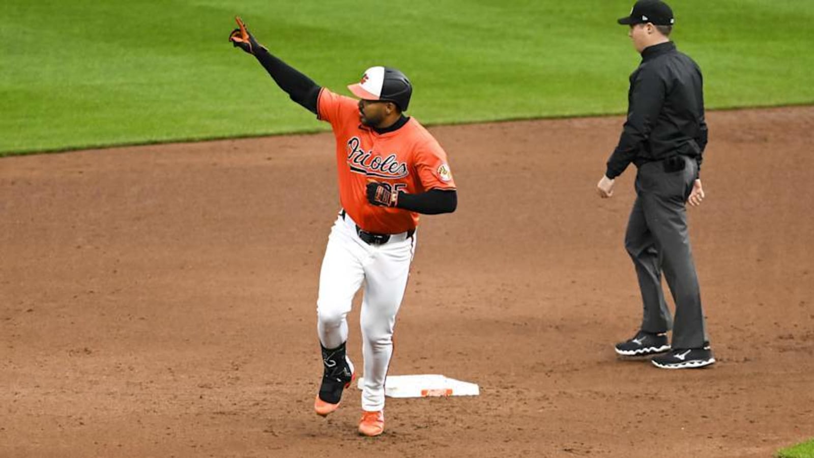 Angels Offered Anthony Santander Short-Term Contract Prior to Blue Jays Deal