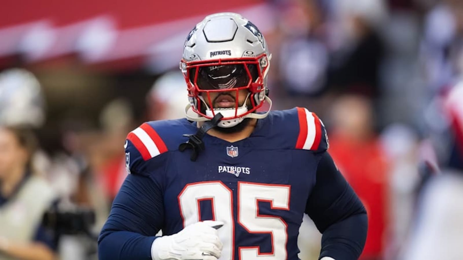 Steelers Sign Former Patriots DT