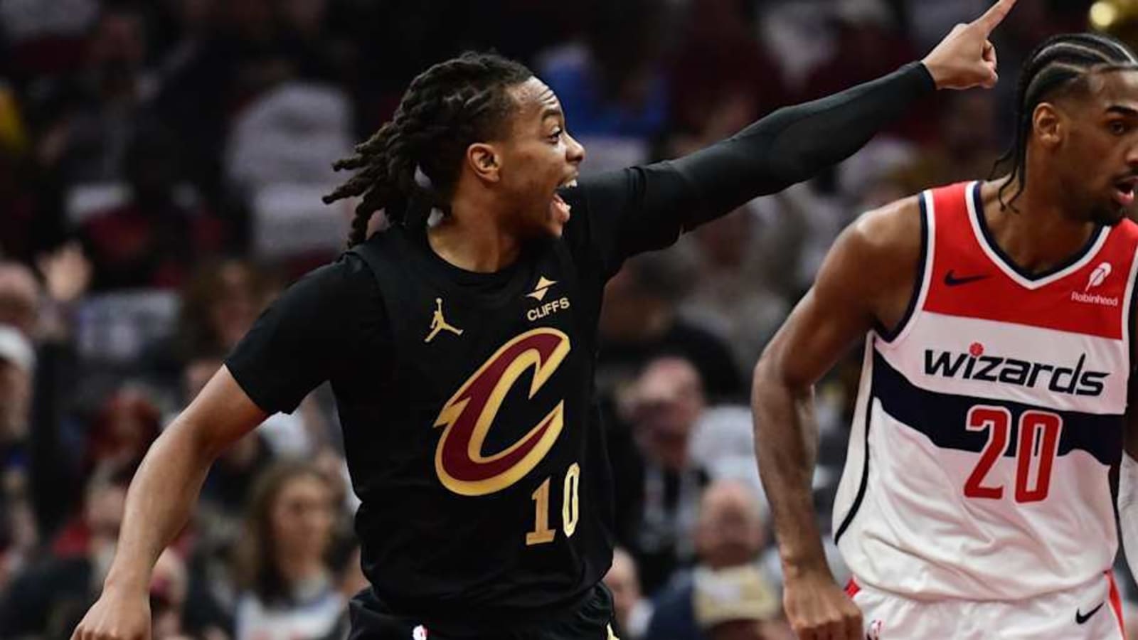 Cleveland Cavaliers Star Guard Exits Game With Apparent Head Injury