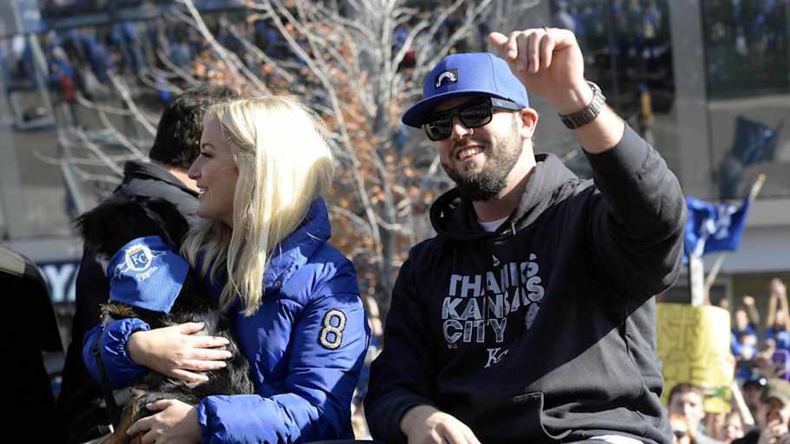 Royals Honor Retiring 2015 World Series Champ, Fan-Favorite With One-Day Contract