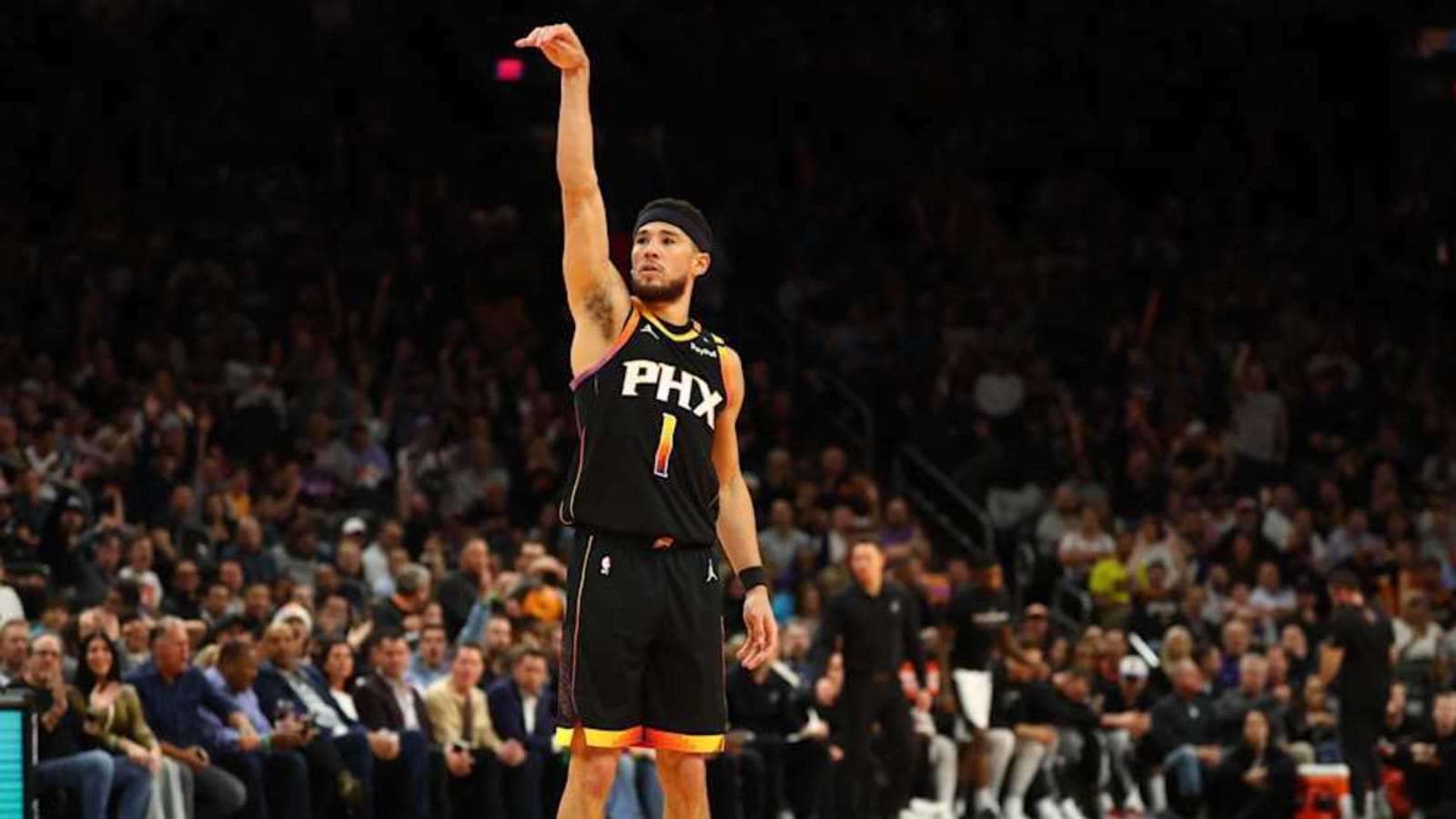 Suns&#39; Devin Booker Reacts to Crossing Career Milestone