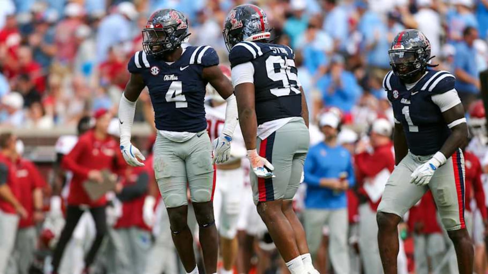 Ole Miss Football EDGE Suntarine Perkins Dealing With Upper Body Injury - Report