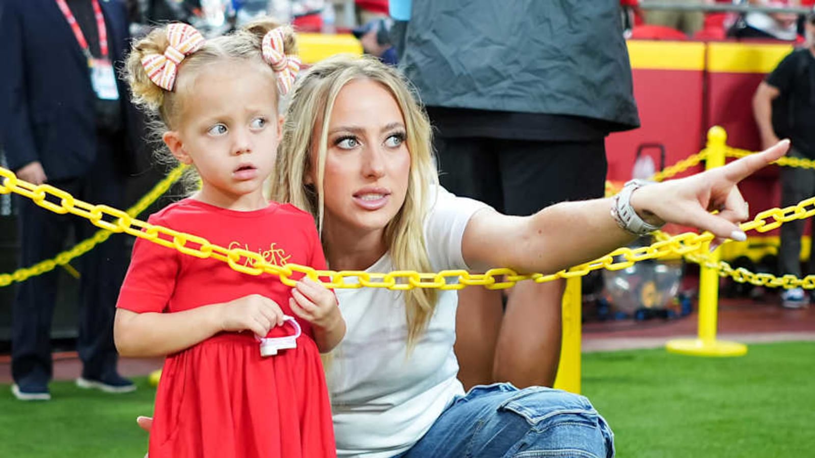Brittany Mahomes, kids unaware actual goat photobombs them at orchard