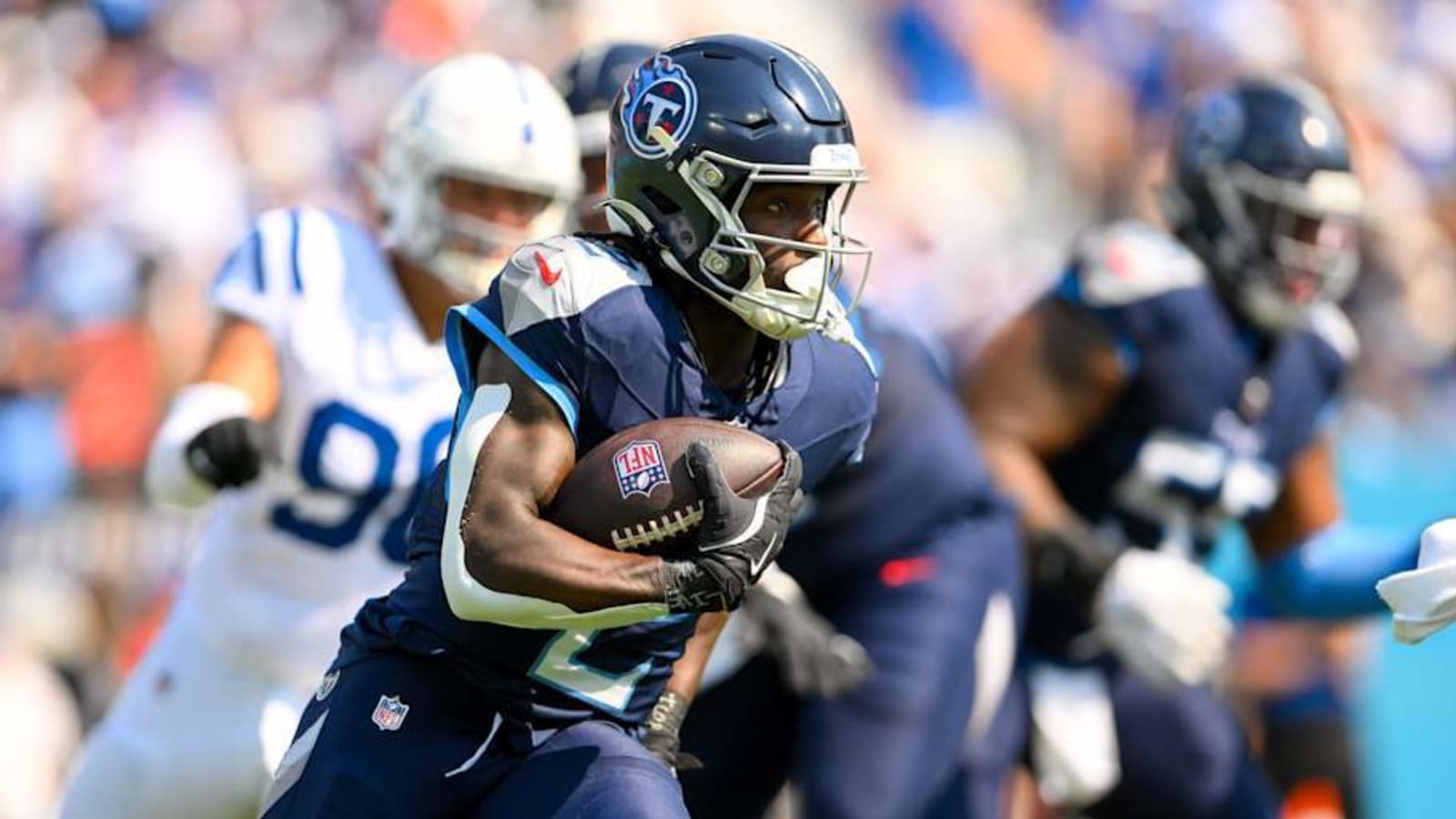 Titans RB Leaves Game With Injury