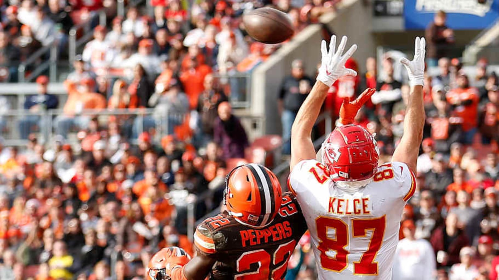 Who are the announcers and referees for Chiefs vs. Browns today?
