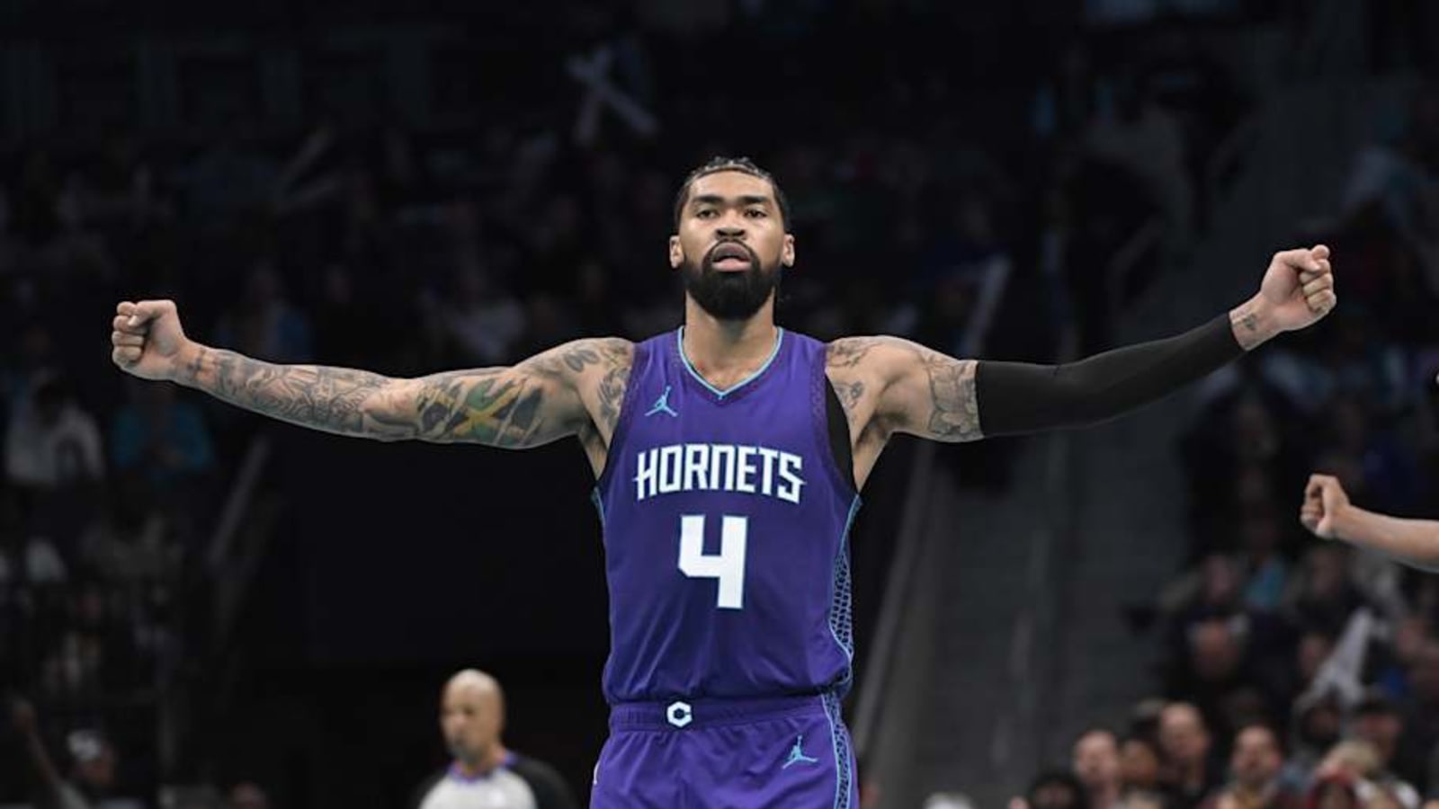 Trade: Suns Acquire New Center from Hornets