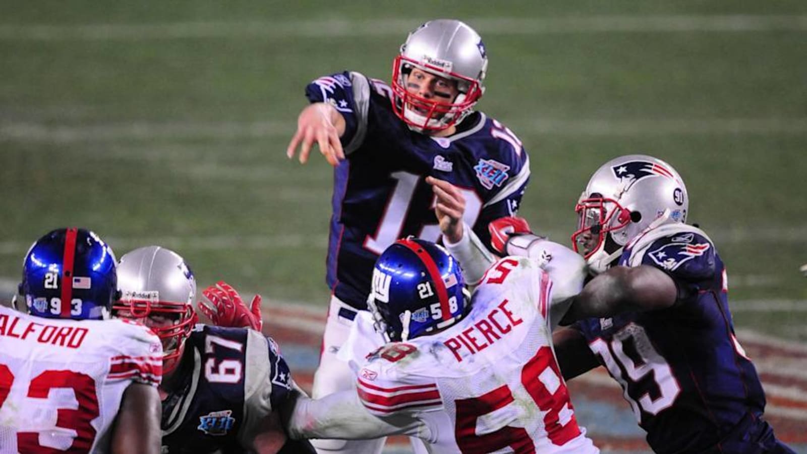 Once Rivals, Raiders&#39; Antonio Pierce, Part Owner Tom Brady Now Teammates