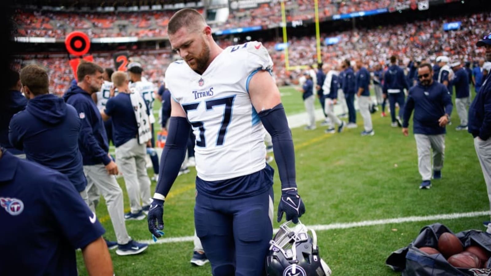 Titans LB Being Evaluated for Concussion