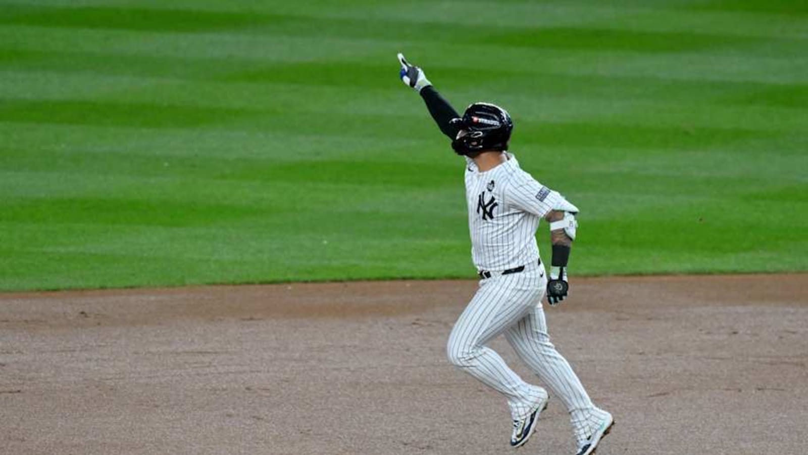 San Francisco Giants&#39; Next Shortstop Looms Over Future at Second Base