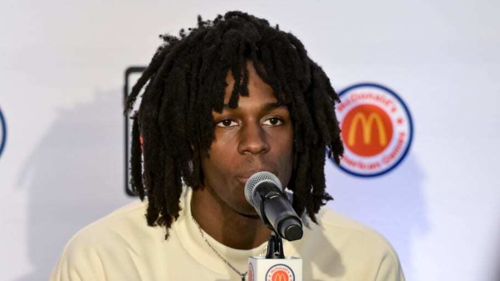 NBA Star Presents Award to UNC Basketball Freshman Ian Jackson