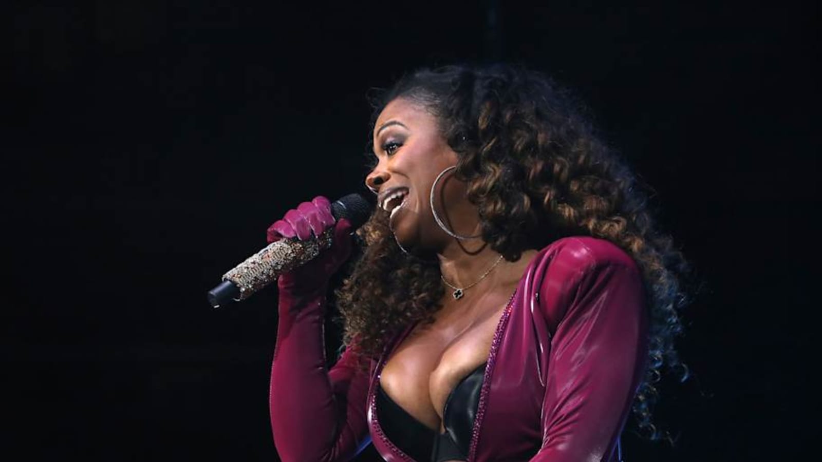 Who is singing the national anthem for Chiefs vs Falcons?