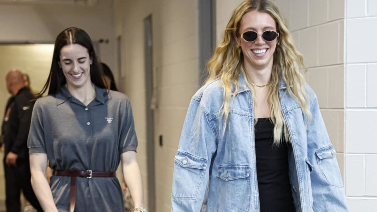 Caitlin Clark, Lexie Hull join country music star on stage, belt out hit song