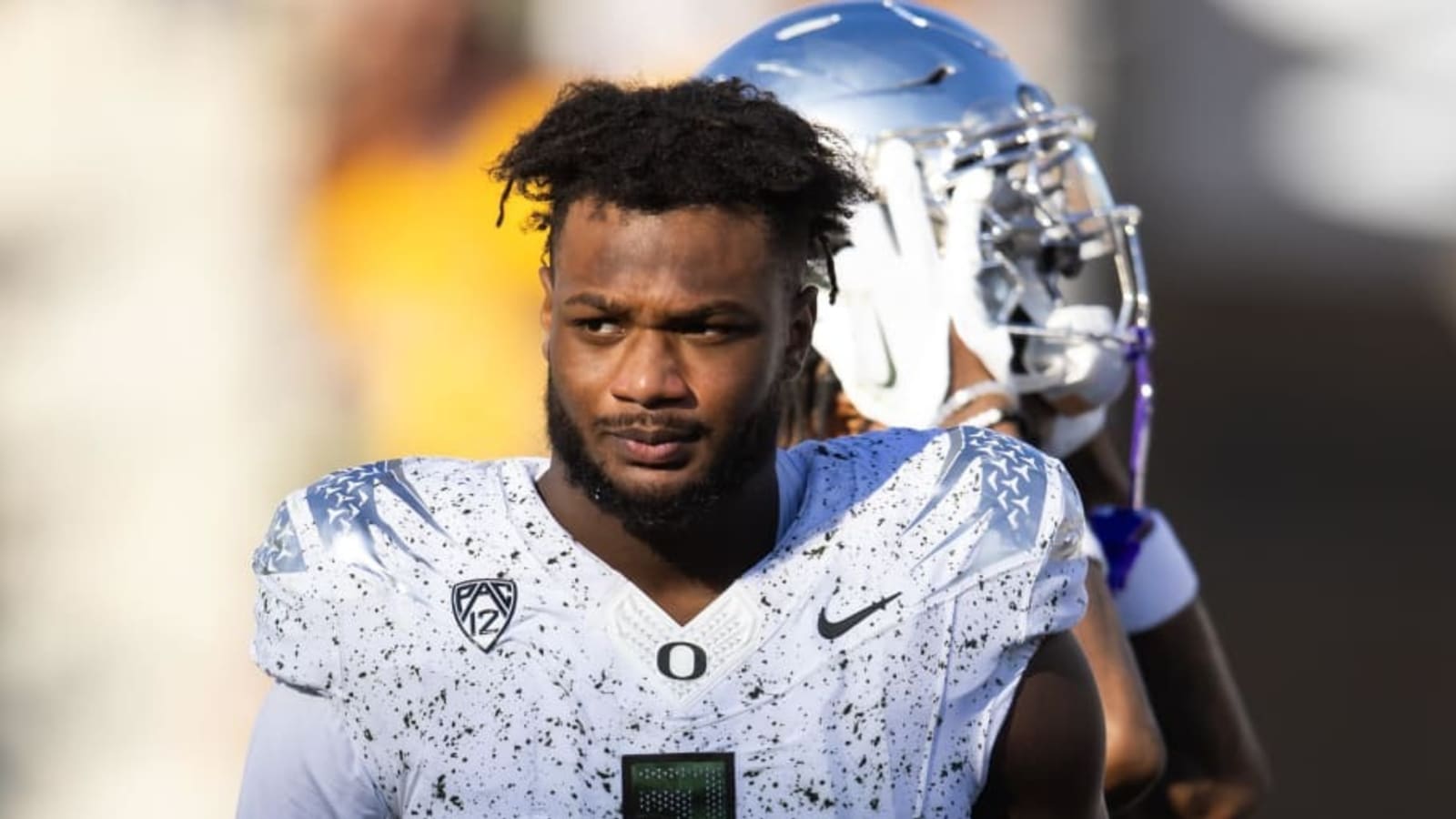 Oregon Ducks Football’s Jordan Burch Prioritizes Leadership in Final Season